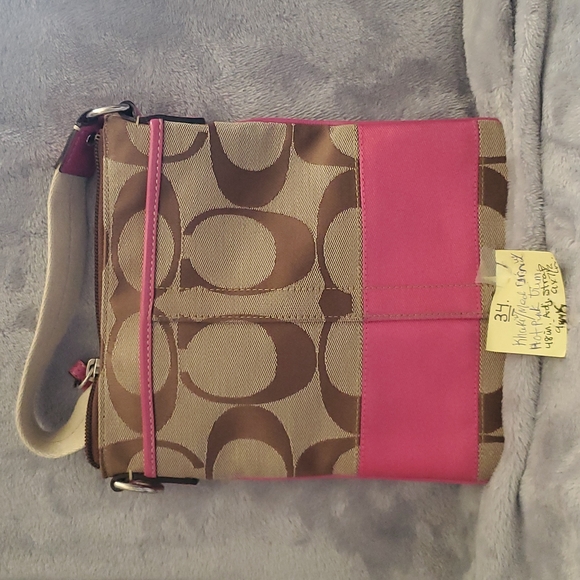 *Beautiful Coach Crossbody Bag - Picture 1 of 9
